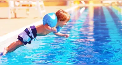 Imagem ilustrativa da notícia: Especialistas alertam para riscos de afogamento infantil durante as férias