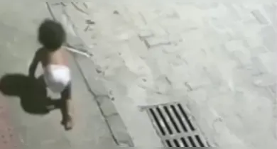 Imagem ilustrativa da notícia: Bebê de 1 ano é encontrada engatinhando sozinha em avenida no ES