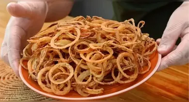 Imagem ilustrativa da notícia: Como fazer cebola frita crocante em casa em poucos passos