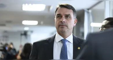 Imagem ilustrativa da notícia: Flávio Bolsonaro admite encontro com Vorcaro após prisão