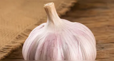 Imagem ilustrativa da notícia: Alho no vaso sanitário funciona? Saiba o que dizem especialistas