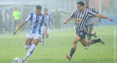 Imagem ilustrativa da notícia: Paysandu vence o Anápolis em jogo marcado por chuva, expulsão e gol no fim