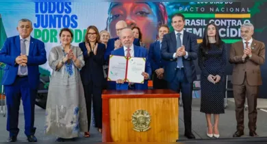 Imagem ilustrativa da notícia: Lula assina decretos nos 100 dias do pacto nacional contra o feminicídio