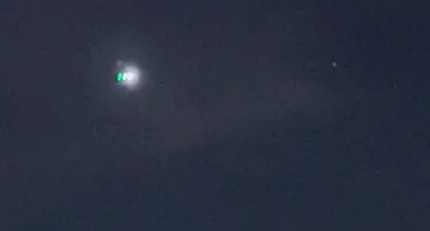 Imagem ilustrativa da notícia: Luzes misteriosas no céu: novo registro de OVNI agita as redes sociais