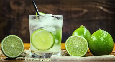 Imagem ilustrativa da notícia: Caipirinha começou como remédio caseiro e hoje símbolo nacional