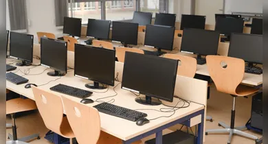 Imagem ilustrativa da notícia: Brasil ultrapassa 100 mil escolas públicas com internet gratuita