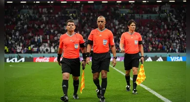 Imagem ilustrativa da notícia: Arbitragem brasileira faz história e assume o apito na abertura do Mundial