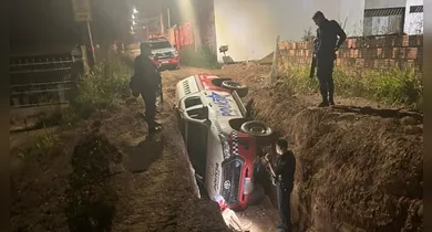 Imagem ilustrativa da notícia: Perseguição policial termina com suspeito e viatura dentro de vala