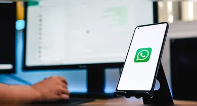 Imagem ilustrativa da notícia: WhatsApp Web agora é Facebook? Usuários relatam bug nesta terça-feira (19)