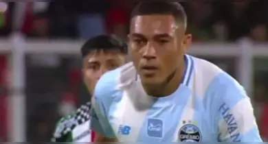 Imagem ilustrativa da notícia: Atacante do Grêmio perde três pênaltis em partida da Sul-Americana