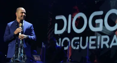 Imagem ilustrativa da notícia: Laringite grave: conheça doença que tirou Diogo Nogueira dos palcos