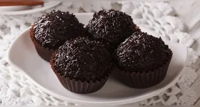 Imagem ilustrativa da notícia: Receita de brigadeiro de açaí faz sucesso na web; Aprenda!