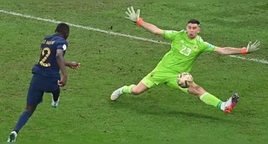 Imagem ilustrativa da notícia: Dibu Martínez fratura dedo e pode perder jogos da Copa do Mundo