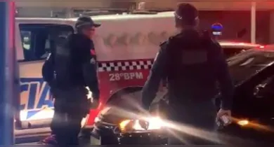Imagem ilustrativa da notícia: Vídeo: homem é detido com drogas na Duque após perseguição