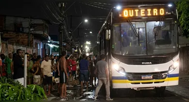 Imagem ilustrativa da notícia: Princípio de incêndio em ônibus assusta passageiros em Outeiro