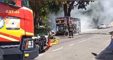 Imagem ilustrativa da notícia: Vídeo: incêndio destrói trailer de comidas típicas em Marabá