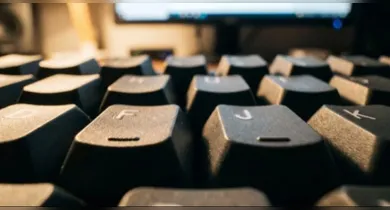 Imagem ilustrativa da notícia: Descubra por que as teclas “F” e “J” têm relevos nos teclados