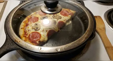 Imagem ilustrativa da notícia: Descubra o segredo para reaquecer a pizza sem perder a crocância