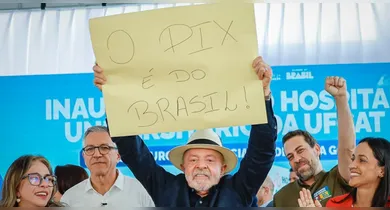 Imagem ilustrativa da notícia: Lula acusa clã Bolsonaro de "traidores" após taxação dos EUA ligado ao Pix