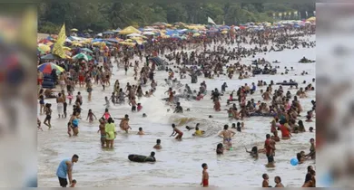 Imagem ilustrativa da notícia: Domingo de sol e lazer levam multidão à praia de Mosqueiro hoje (12/07)
