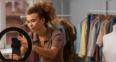 Imagem ilustrativa da notícia: Profissionais estão largando a CLT para vender no TikTok
