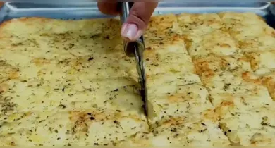 Imagem ilustrativa da notícia: Aprenda a fazer em casa pão de alho cremoso fácil de fazer
