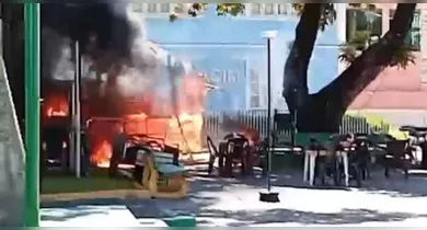 Imagem ilustrativa da notícia: Incêndio destrói trailer de comidas em Marabá