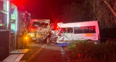Imagem ilustrativa da notícia: Seis pessoas morrem em colisão entre van e caminhão na BR-010 no Pará