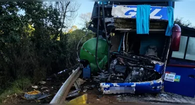 Imagem ilustrativa da notícia: Acidente com ônibus rumo a Aparecida deixa duas romeiras mortas