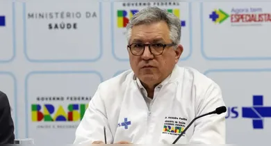 Imagem ilustrativa da notícia: Anvisa avalia medidas jurídicas contra conteúdos de pessoas bebendo detergente 