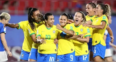 Imagem ilustrativa da notícia: Brasil enfrenta EUA em amistoso de futebol feminino com volta de Marta
