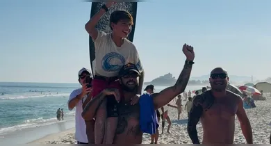 Imagem ilustrativa da notícia: Filho de Scooby e Piovani vence primeiro campeonato de surfe aos 14 anos
