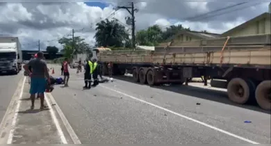 Imagem ilustrativa da notícia: Motociclista morre ao bater em caçamba bitrem em Belém
