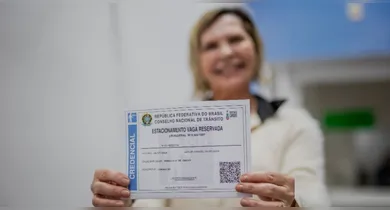 Imagem ilustrativa da notícia: Idosos têm direito a estacionamento grátis: veja como tirar a "carteirinha"