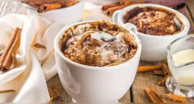 Imagem ilustrativa da notícia: Receita de bolo de iogurte na caneca para um lanche leve