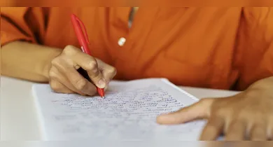 Imagem ilustrativa da notícia: Curso de redação para o Enem abre inscrições; confira como participar