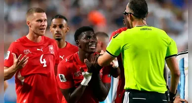 Imagem ilustrativa da notícia: Jogador é expulso em possível simulação e Suíça cai para a Argentina