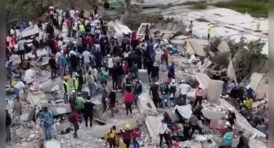 Imagem ilustrativa da notícia: Venezuela enfileira corpos nas ruas após terremotos devastadores