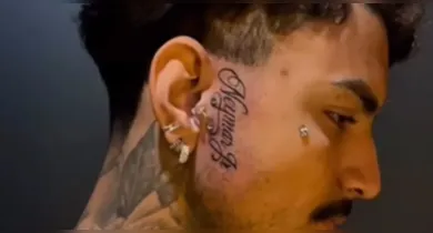 Imagem ilustrativa da notícia: VÍDEO: fã mineiro tatua "Neymar" no rosto após convocação 