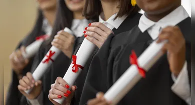 Imagem ilustrativa da notícia: EUA estudam cobrar 100 mil dólares de estudantes estrangeiros formados