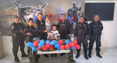 Imagem ilustrativa da notícia: Menino realiza sonho de conhecer PM e ganha festa de aniversário