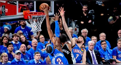 Imagem ilustrativa da notícia: Wemby destroi e Spurs abre 1-0 sobre OKC na final do Oeste