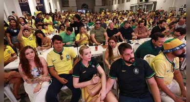 Imagem ilustrativa da notícia: Torcedores acompanham estreia do Brasil no Mercado de São Brás