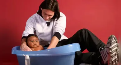 Imagem ilustrativa da notícia: Argentina e Espanha: foto de Messi com bebê Yamal volta a se destacar