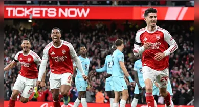 Imagem ilustrativa da notícia: Arsenal é campeão inglês e encerra jejum de 22 anos na Premier League