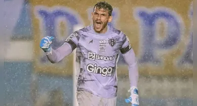 Imagem ilustrativa da notícia: Emocionado, Gabriel Mesquita agradece elenco após virada do Paysandu