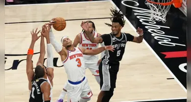 Imagem ilustrativa da notícia: NBA: Com virada histórica, Knicks batem Spurs e se aproximam do título