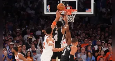Imagem ilustrativa da notícia: Com vaias a Trump, Spurs vencem Knicks no jogo 3 da final da NBA