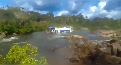 Imagem ilustrativa da notícia: Embarcação afunda no rio Iriri e carga é perdida em Altamira