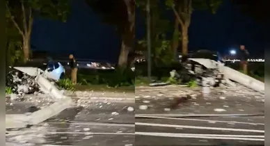 Imagem ilustrativa da notícia: VÍDEO: motorista perde controle do carro e derruba poste na Senador Lemos
